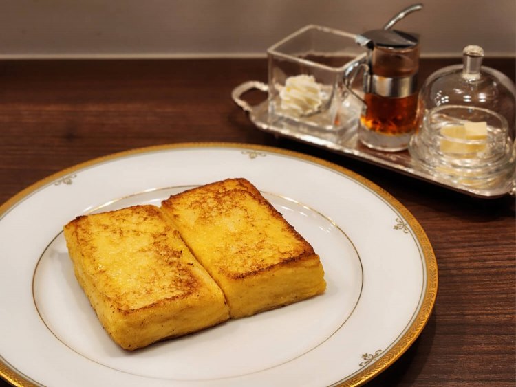 数量限定フレンチトースト。セット2068円、単品1628円。 ※提供時間：モーニング、ティータイム。