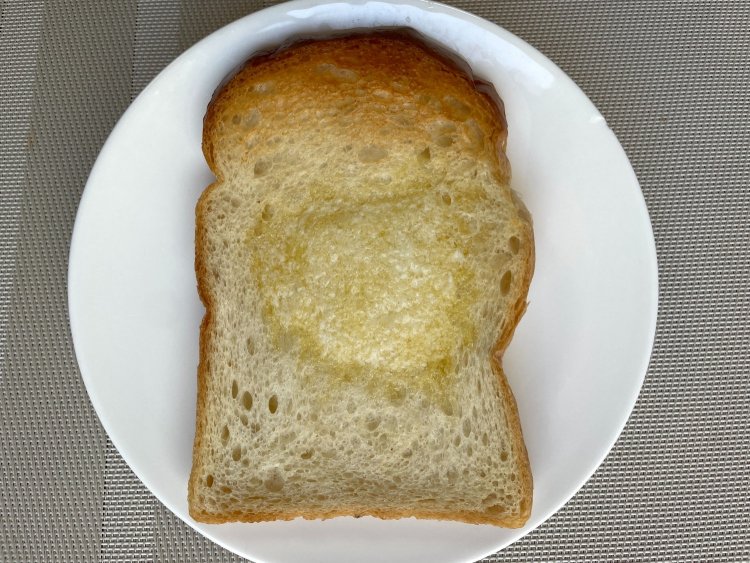 ジャーマンブレッドはトーストするとさっくりした食感に。