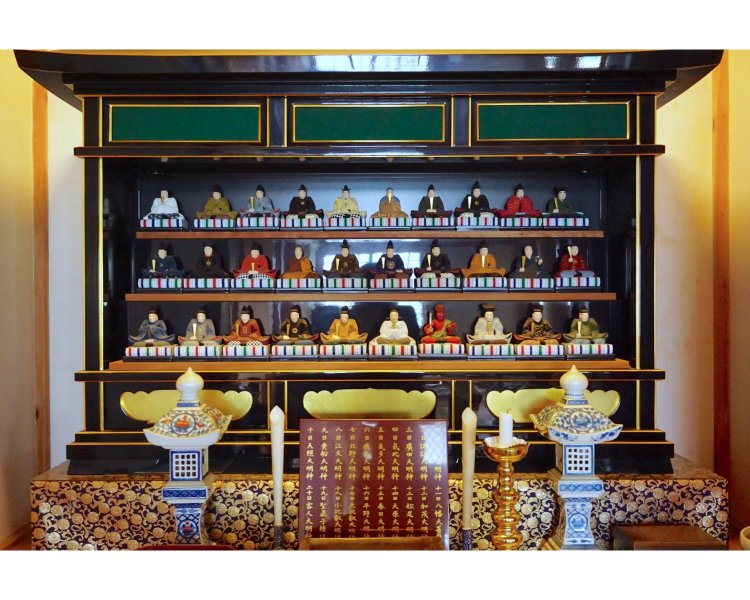 三十番神像。日替わりの当番制のように、日ごとに異なる神様が決まっており、守ってくれるのだそう。お参りした日の神様を拝んでみよう。