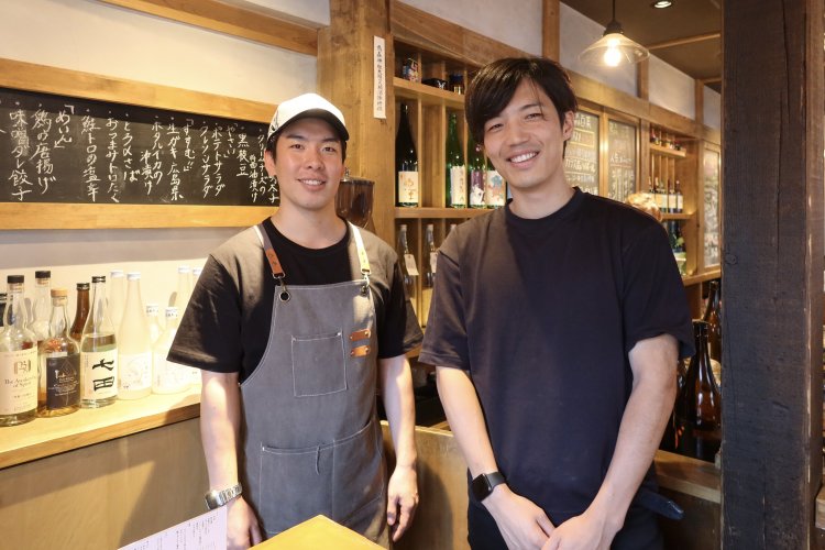 店長の山本さん（左）、小川さん（右）。