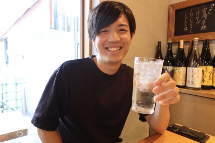 乾杯！　カラス森ハイボール660円。