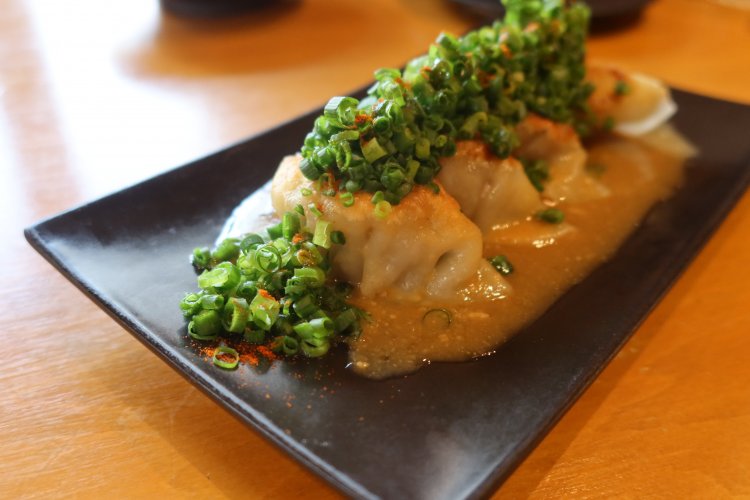 味噌ダレ餃子 748円。