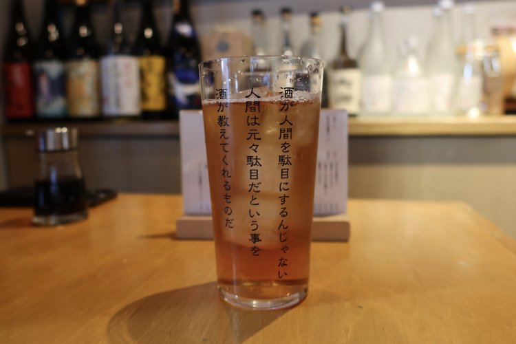 「ウーロン茶業界のシャンパン」こと香檳（シャンピン）ウーロン茶440円。