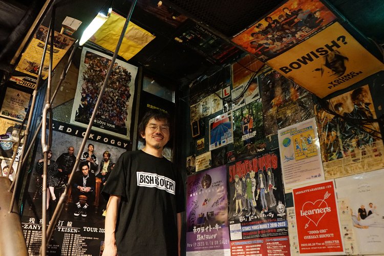 6代目店主として、店の歴史を継いだ義村智秋さん。