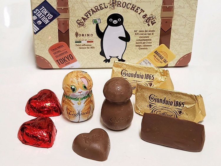 Suicaのペンギン トランク缶 チョコレート8粒1728円。
