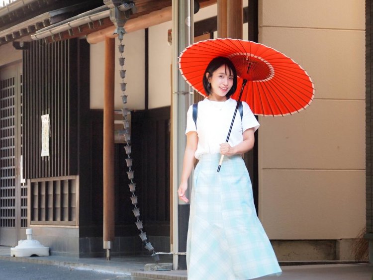 和風の日傘と合わせて、浴衣でお散歩するのも素敵かも。