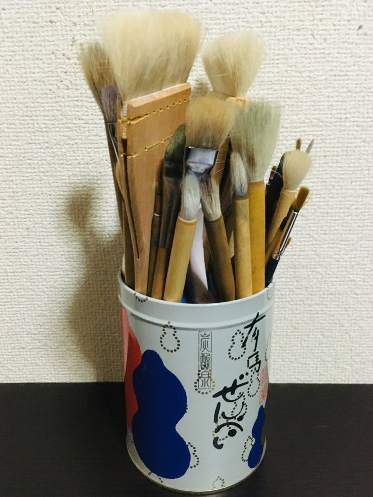 縦長缶の活用方法。この缶は『有馬せんべい本舗』のもの。