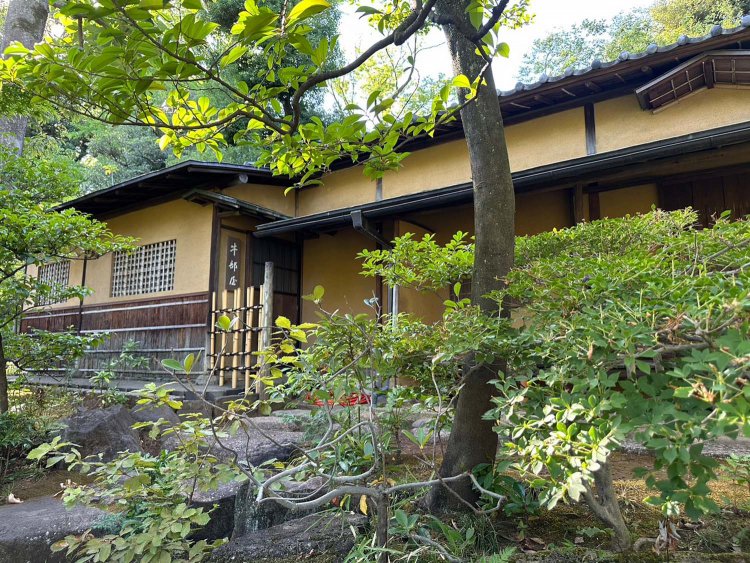 茶室「閑中庵・牛部屋」。