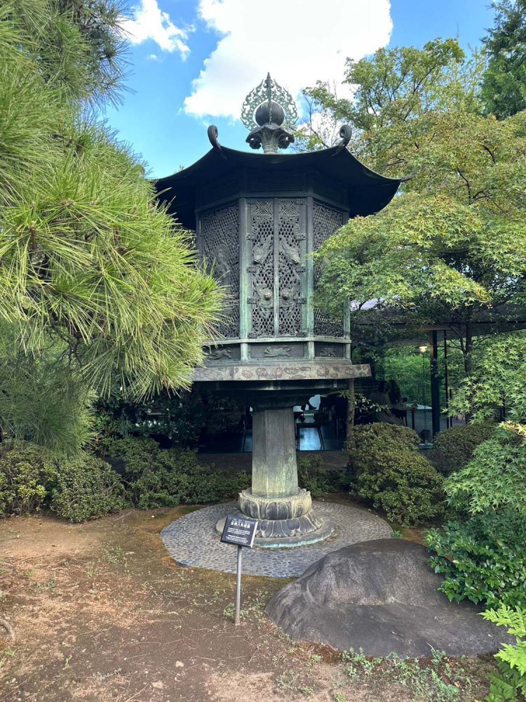 金銅八角燈籠_さんたつ根津美術館_230822_34