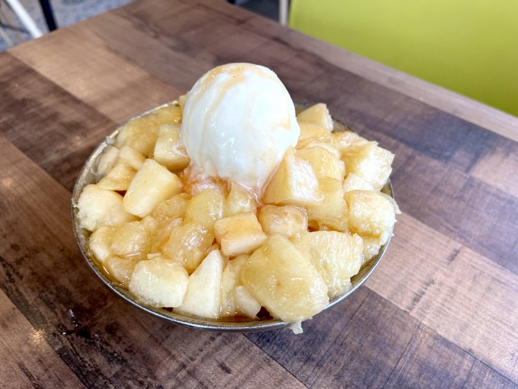 惜しげもなく盛られた角切りのモモ。自然の甘みとかすかな繊維質、ほんのりとした酸味と甘い香りにクラクラ〜。