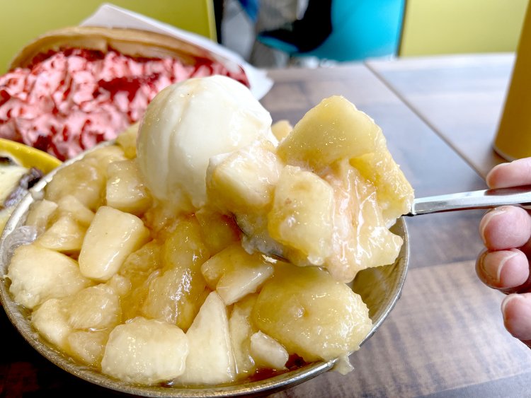 上の写真に比べて少しモモが変色している。これもフレッシュな証。