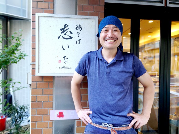 店主の椎名征一郎さん。気さくな人柄で、お店の雰囲気も和やか。
