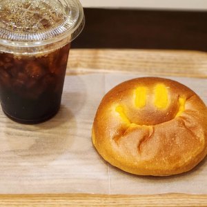 【東京駅】１番人気は“しあわせを呼ぶクリームパン”『ブーランジェリー ラ・テール』 ～黒猫スイーツ散歩 東京駅編⑧～