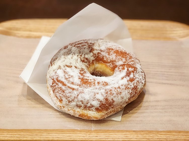 ポテドーナツ プレーン テイクアウト238円（イートイン242円）。