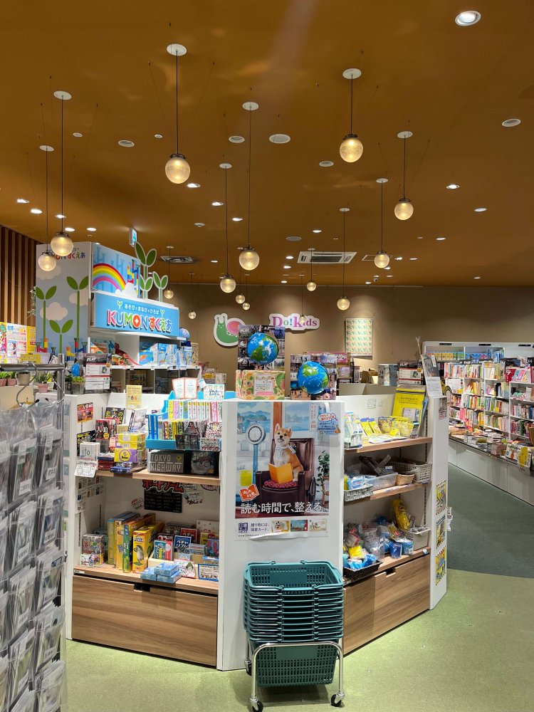 厳選された知育玩具に、子供も大満足の「Do! Kids」エリア。
