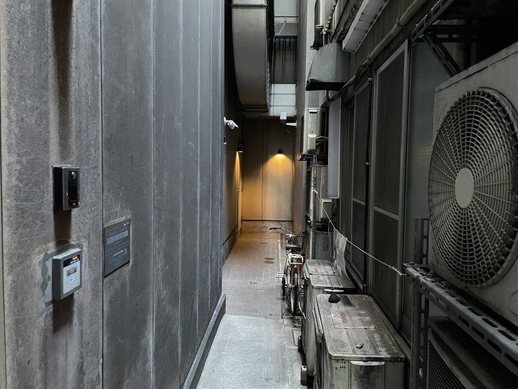 探検しているような気分になる通路。