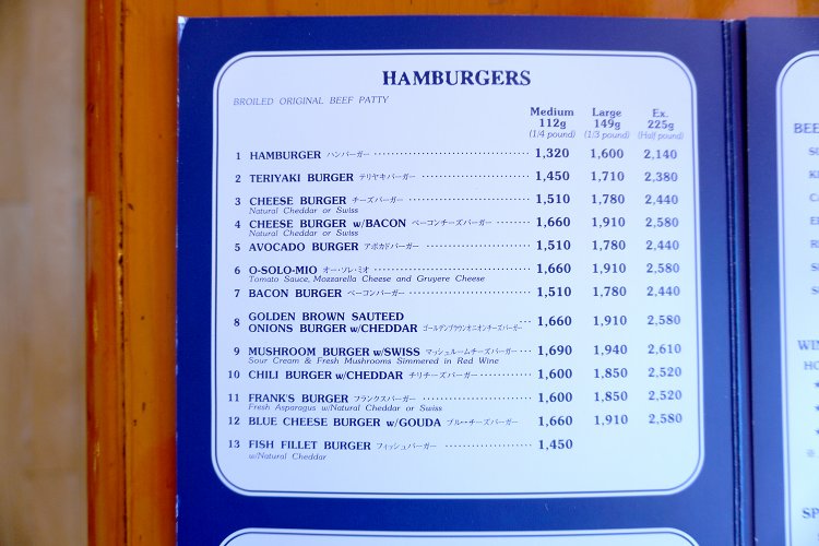 ハンバーガーは13種類（1320円～）、サンドウィッチは12種類（1050円～）。