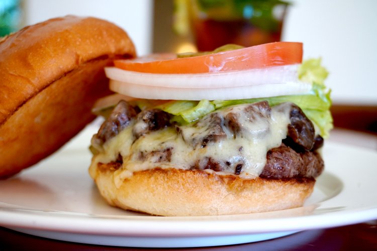 味つけにサワークリームを使用。グリュイエールチーズがとろっと溶けだしておいしそう！