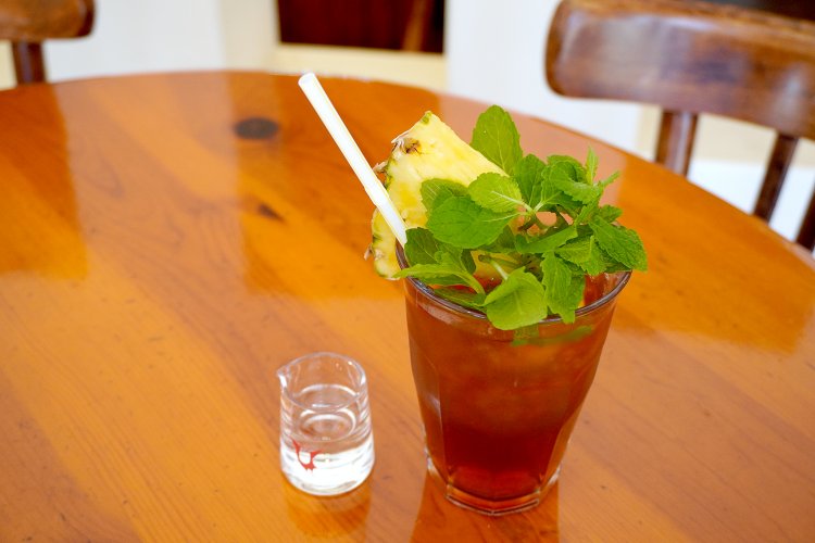 後味すっきり＆さわやかなパイナップルミントティー750円は期間限定（4～9月）。