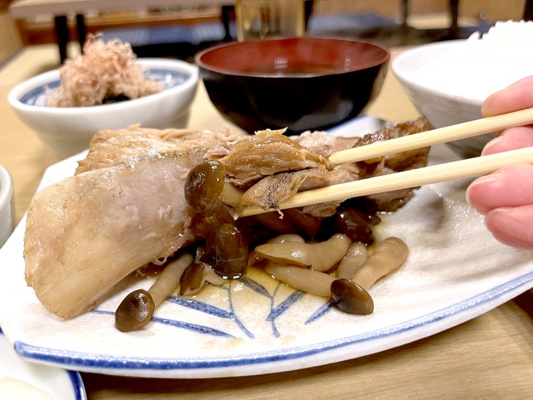 本まぐろとは別に煮たしめじもいい味出してる。