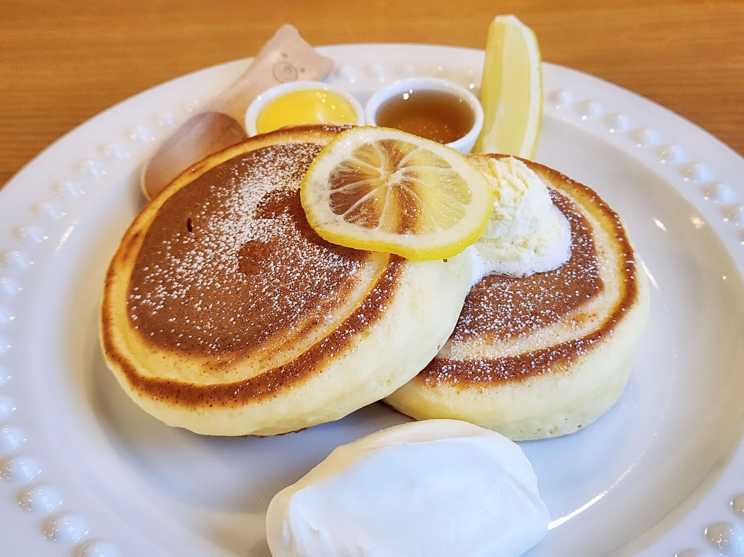 レモンのパンケーキ 1350円。