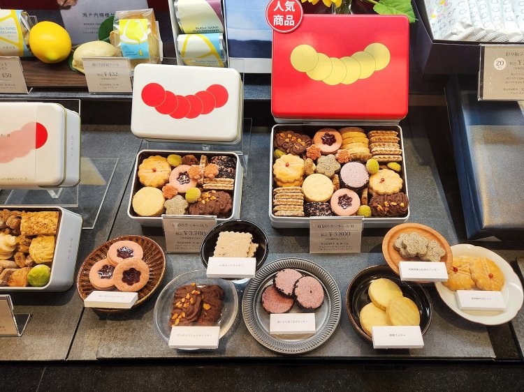 和ラスクやクッキーなどの焼菓子も人気ですが、こちらの東京駅のお店の黒猫おすすめは……。