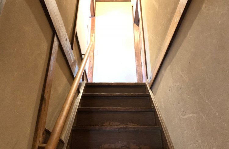 少し急な階段を登った先が、お目当てのカフェだ。