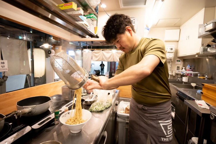 【荒川102】西日暮里、中華そば つけそば 伊蔵八本店の四川チキン冷麺