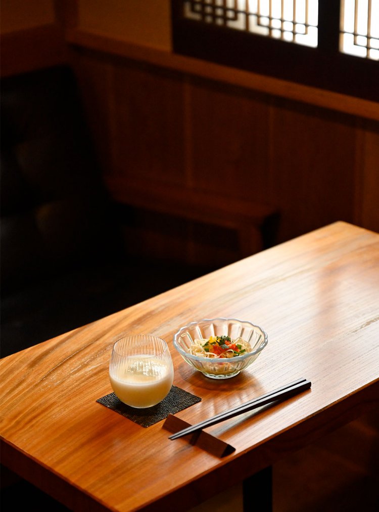 1年を24の季節で分ける二十四節季のカクテル1600円～。この日は七夕がテーマ。