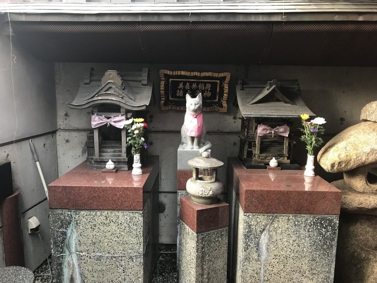 稲荷神社といえば狐だが……。