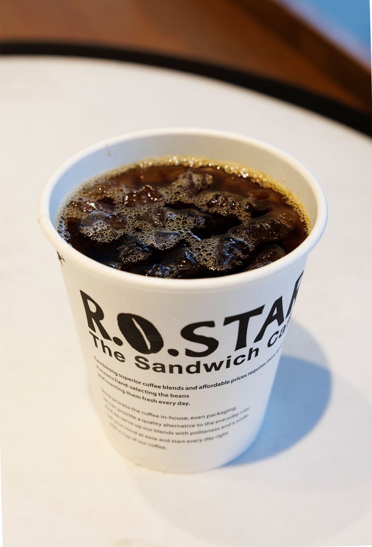 アイスコーヒー レギュラーサイズ150円。