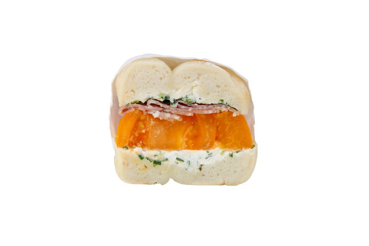 トマト、サラミ、バジルとスカリオンC.C（クリームチーズ）600円。