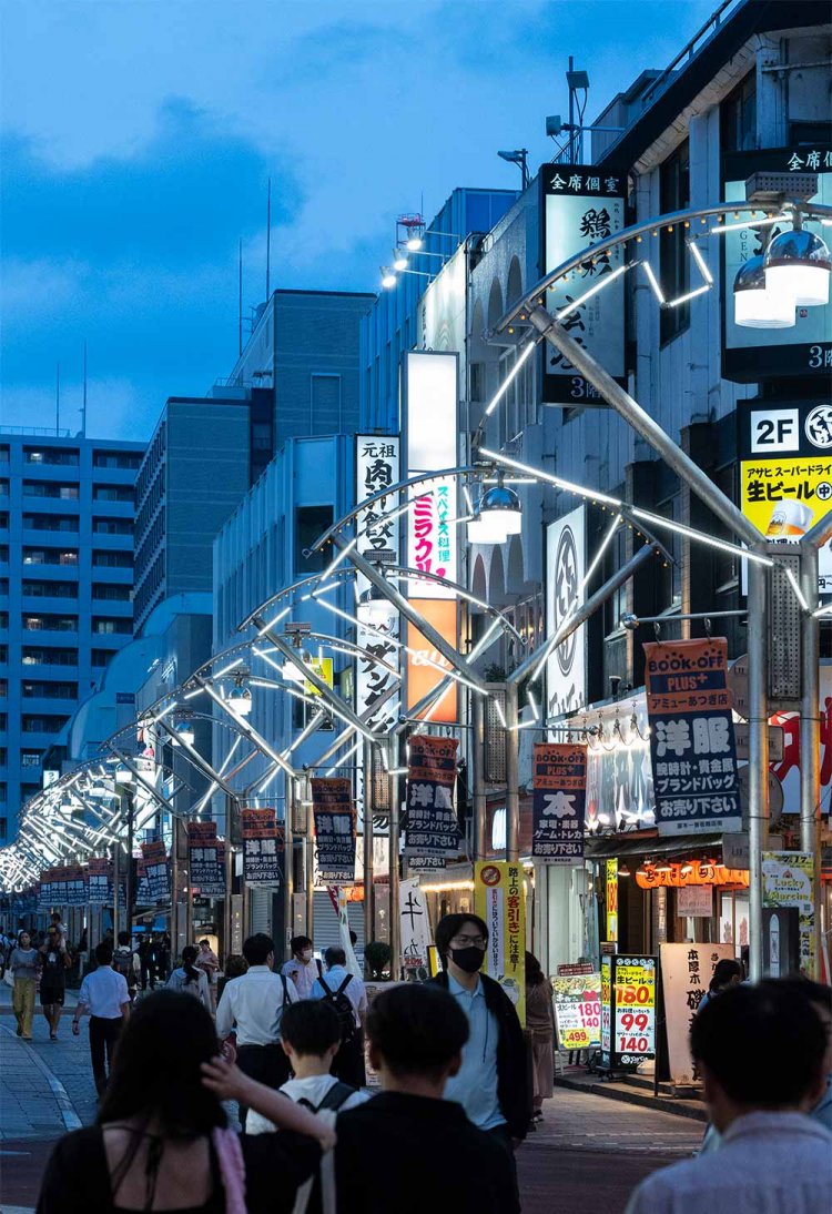 夜には多くの人が訪れる厚木一番街商店街。