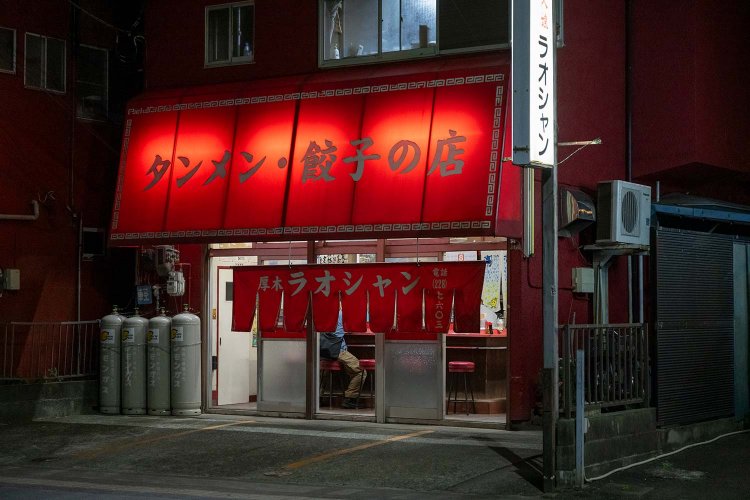 老舗の町中華なども目を引く。