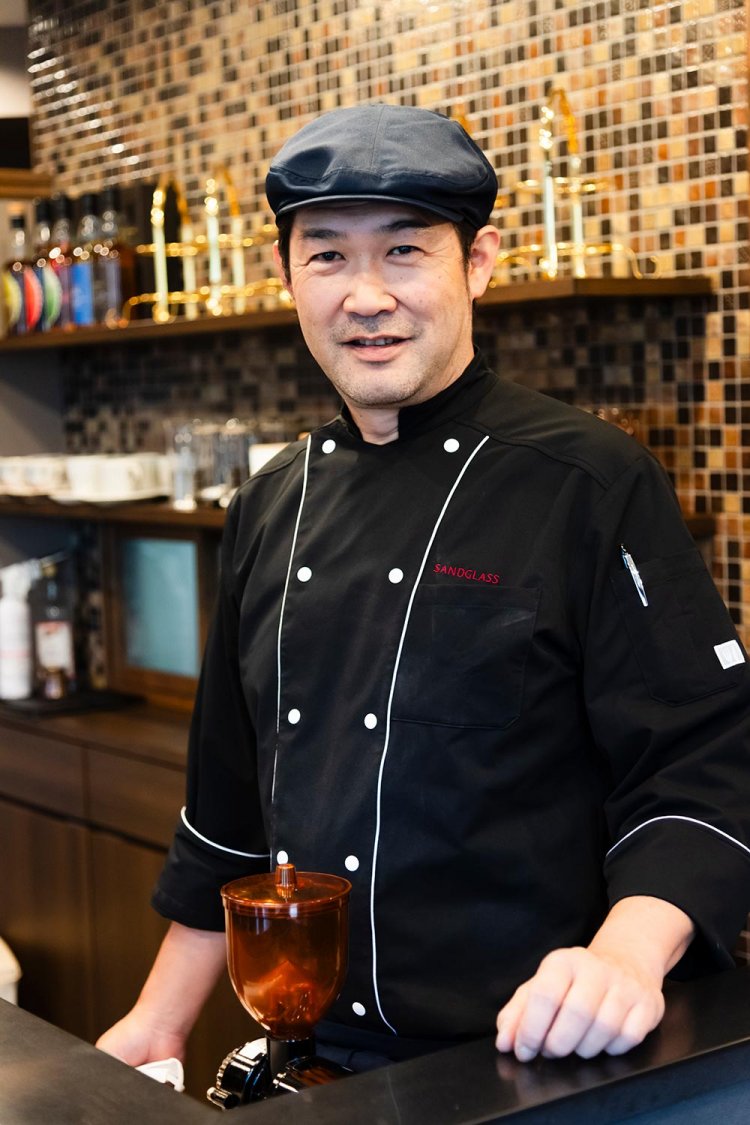 『CHOCOLATERIE SANDGLASS』の石井好明さん。