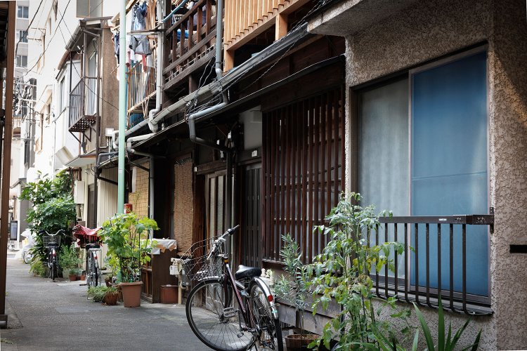 利用料は1時間につき3300円～（土・日・祝は4500円～。プランにより変動あり）。