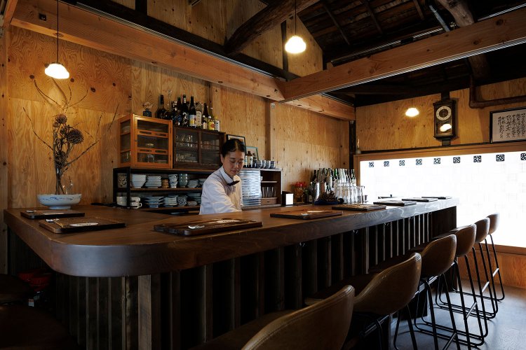 酒房蛮殻/ 手盃蛮殻/ 可否灰殻（シュボウバンカラ／テッパバンカラ／カフェハイカラ）