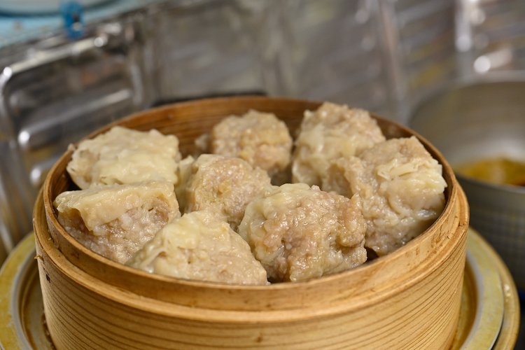 名物のしゅうまいは1個200円。