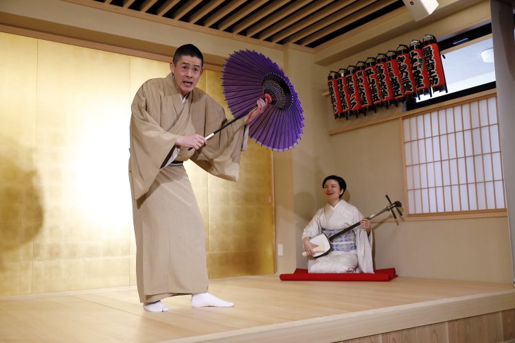 パントマイムを取り入れた八好さんの幇間芸。