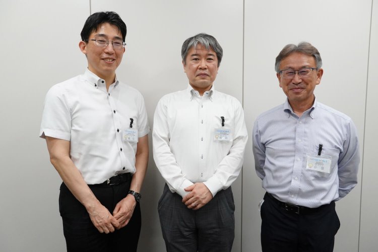 「もっと歩きたくなる池袋を目指します」と、嶌田真一さん（再開発担当課長・左）、松田芳隆さん（都市計画課長・中央）、小堤正己さん（道路整備課長・右）。