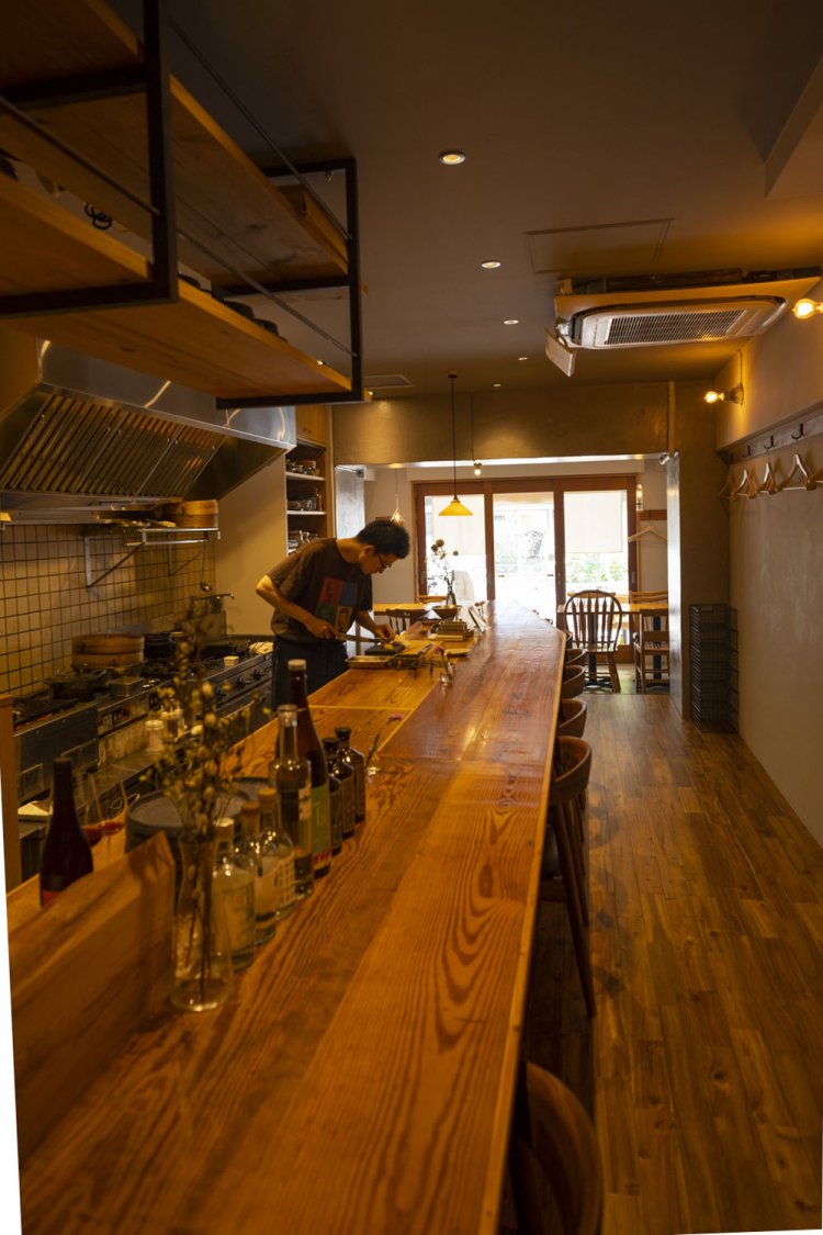 カウンターは調理台とフラットになっていて一体感がある。