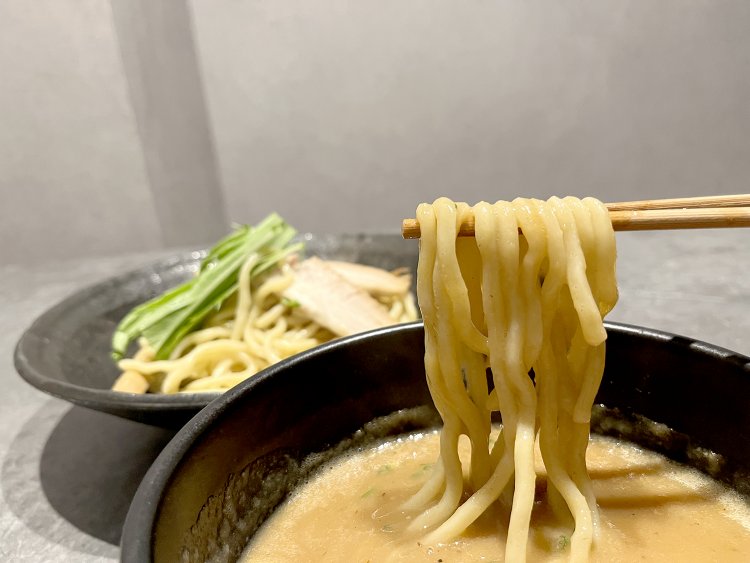 太麺にベジポタスープがよくからむ。