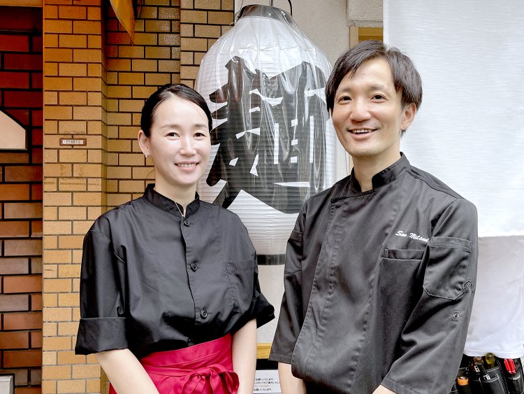 2022年に結婚した松井さんご夫婦。