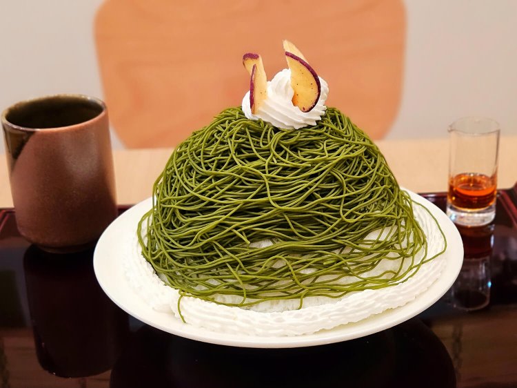 抹茶モンブランかき氷（ほうじ茶付き） 1450円。