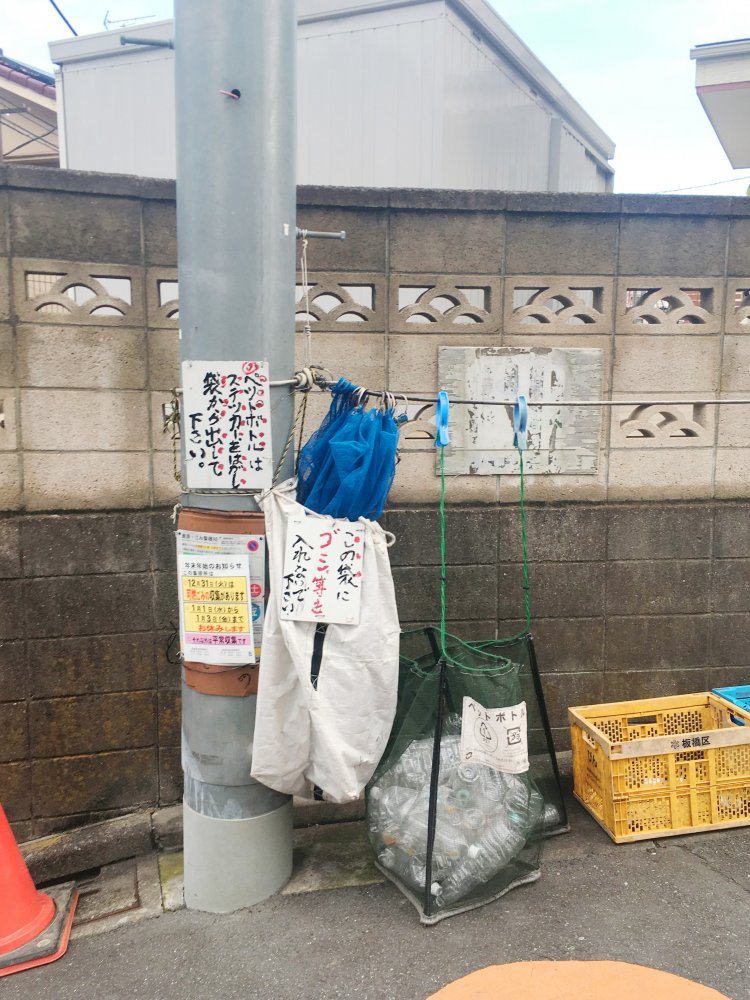 ネットを渡せるロープや、収納袋まで準備されたタイプ。