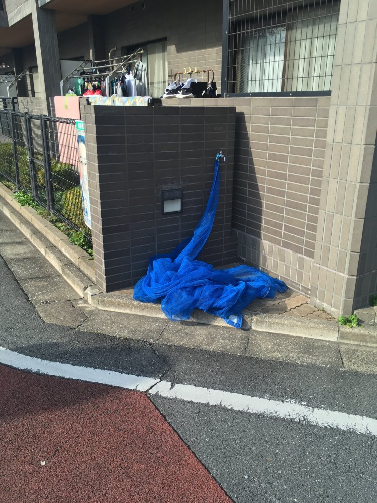 水道管に吊るされたタイプ。