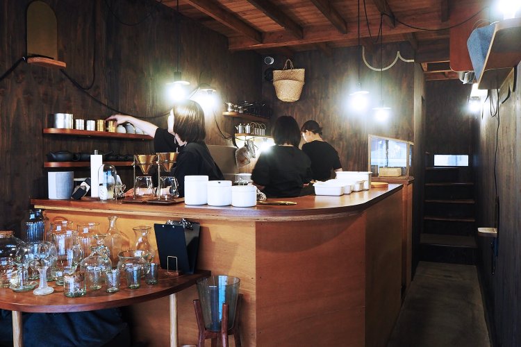 築年数推定70〜80年の古民家を改装している。