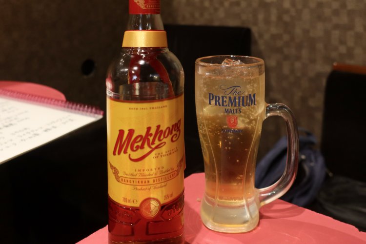 タイのウイスキー「メコン」のハイボール 530円。