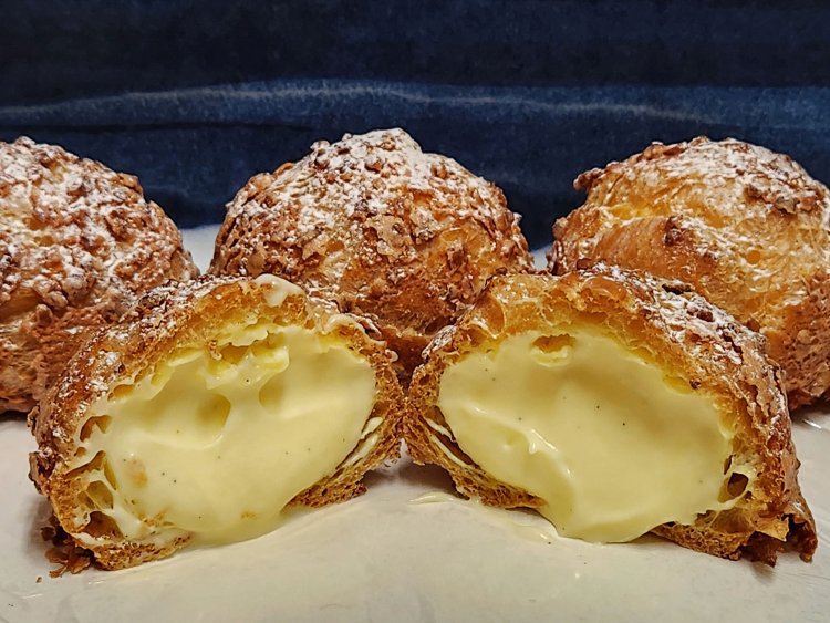 クロッカンシュー 1個360円。