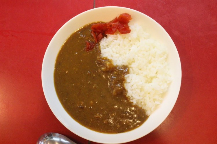 ミニカレーライス300円。バランスの良いおうちカレーの理想形。